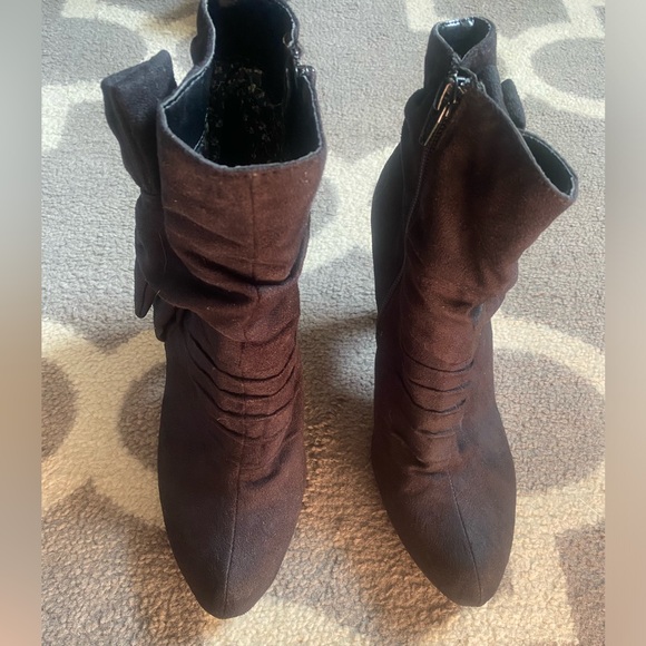 Mossimo Heeled Ankle Booties - Picture 4 of 12